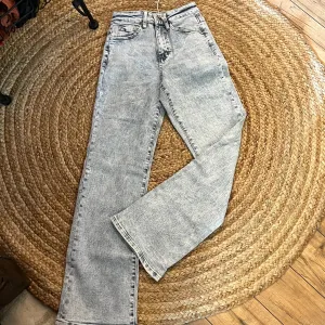 #76 Vervet Leslie Jeans