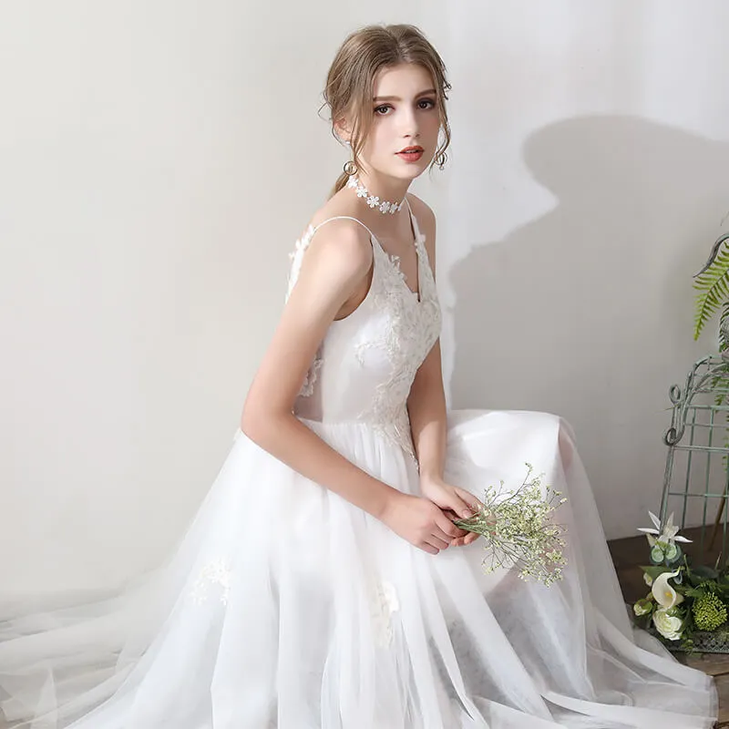 Ballet Spaghetti Straps V Cut Lace Appliqués Tulle Short Bridal Dress