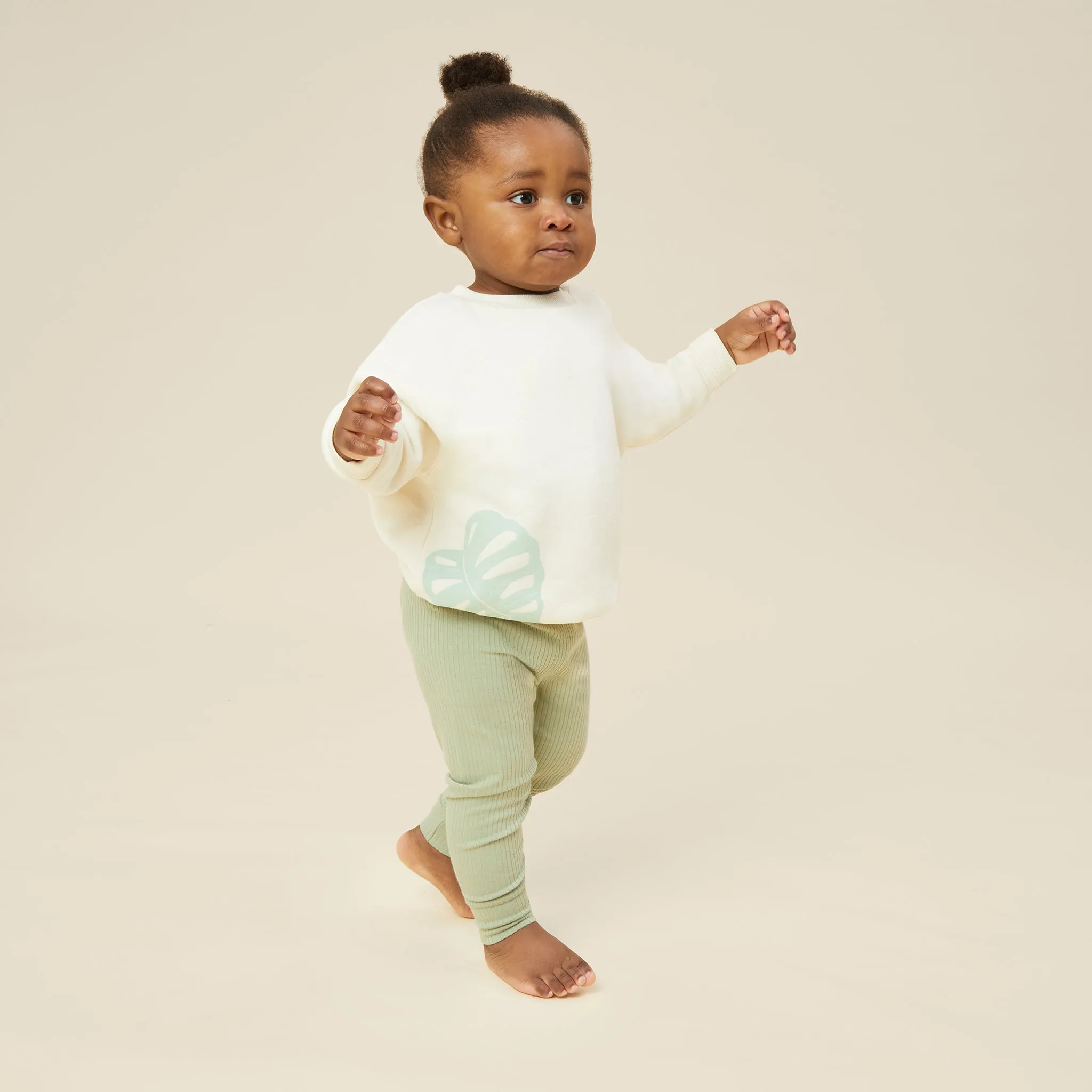Botanical Oversized Sweatshirt & Ribbed Leggings Outfit