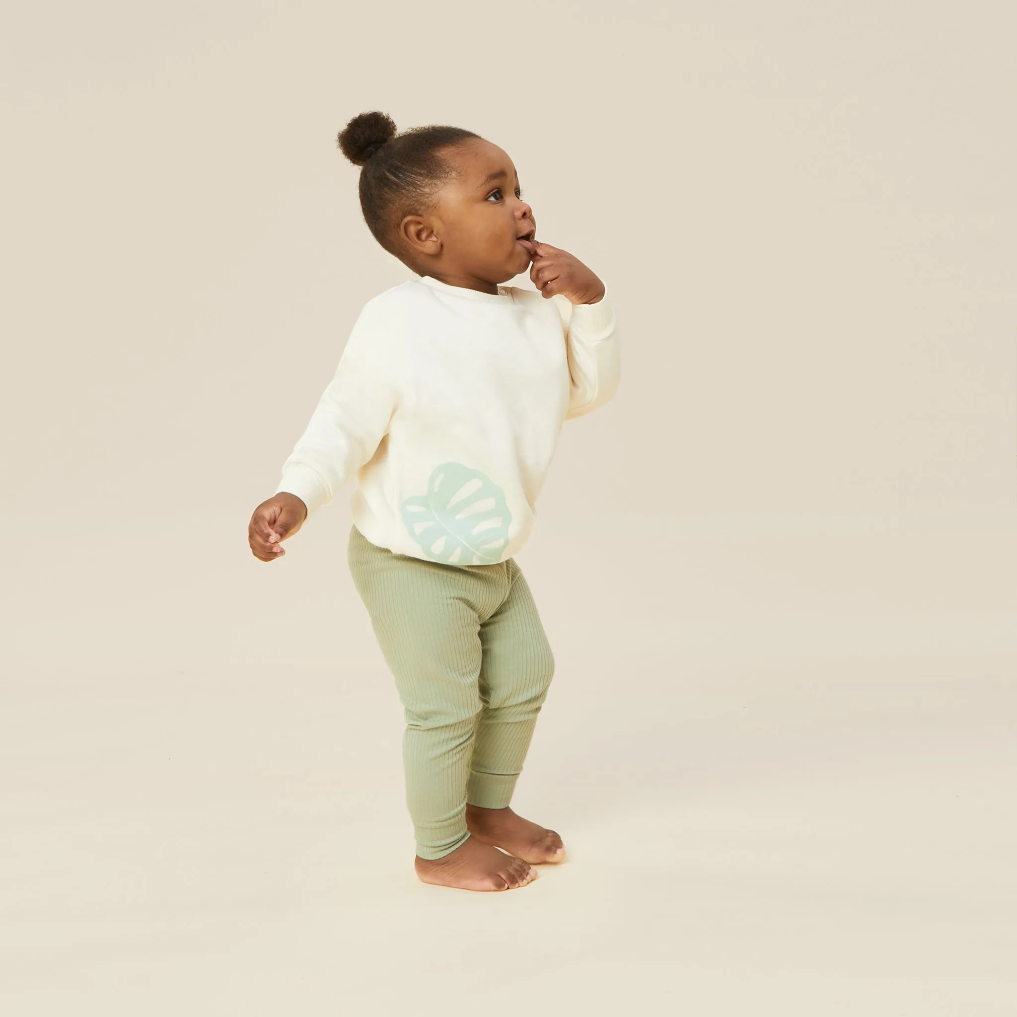 Botanical Oversized Sweatshirt & Ribbed Leggings Outfit
