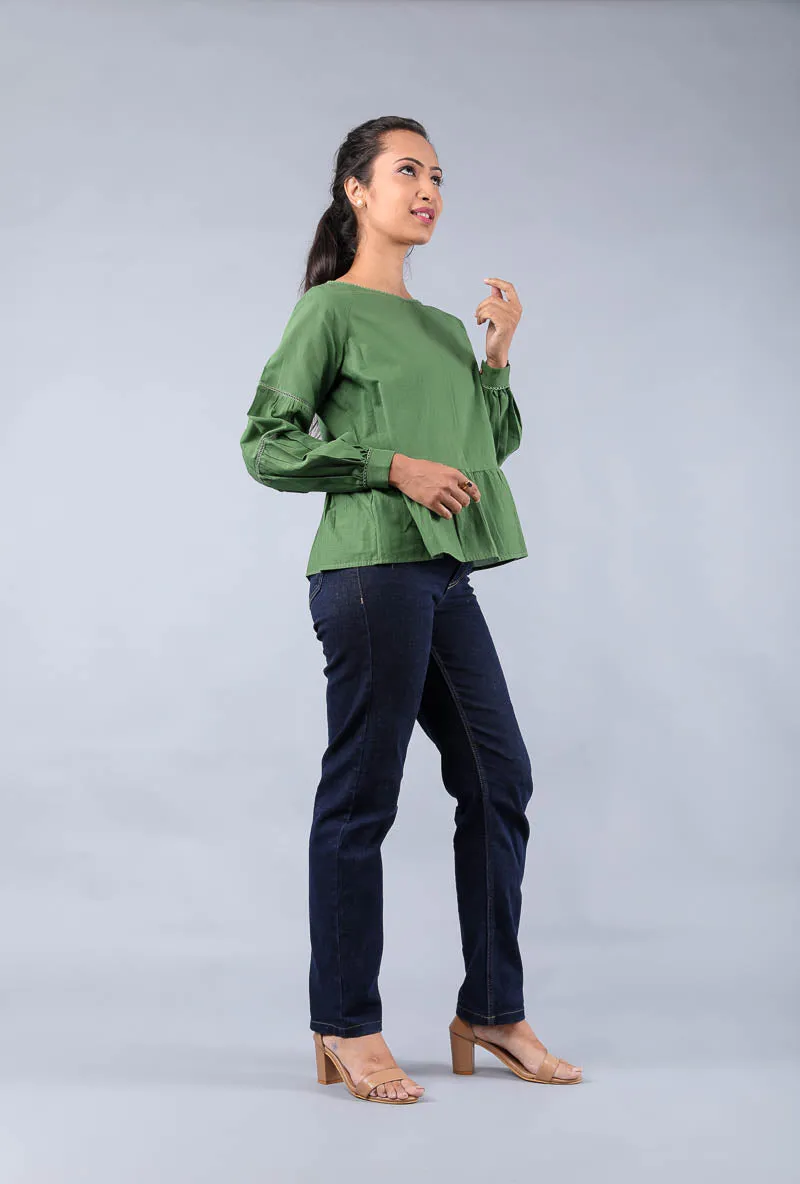 Boxy fit top with lace in Fern green cotton