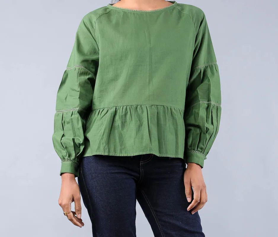 Boxy fit top with lace in Fern green cotton