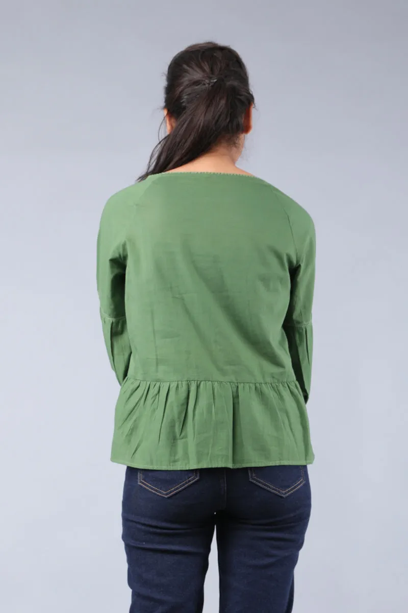 Boxy fit top with lace in Fern green cotton