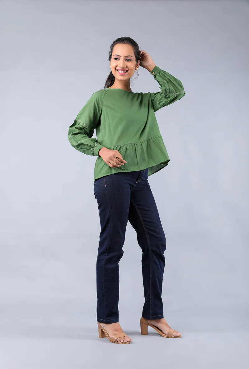 Boxy fit top with lace in Fern green cotton