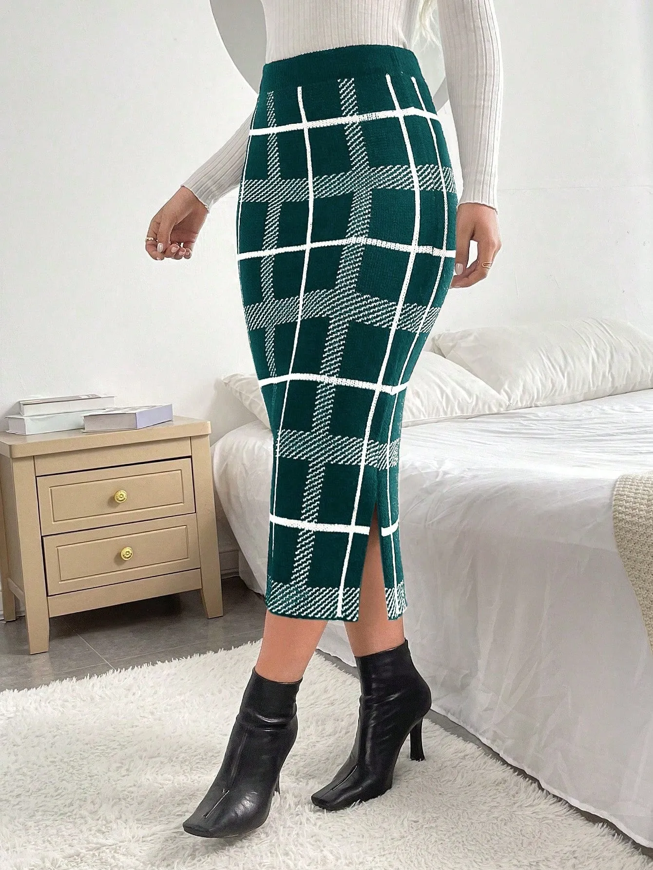 Essnce Plaid Pattern Split Hem Knit Skirt