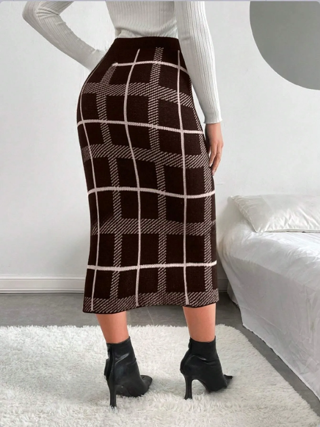 Essnce Plaid Pattern Split Hem Knit Skirt