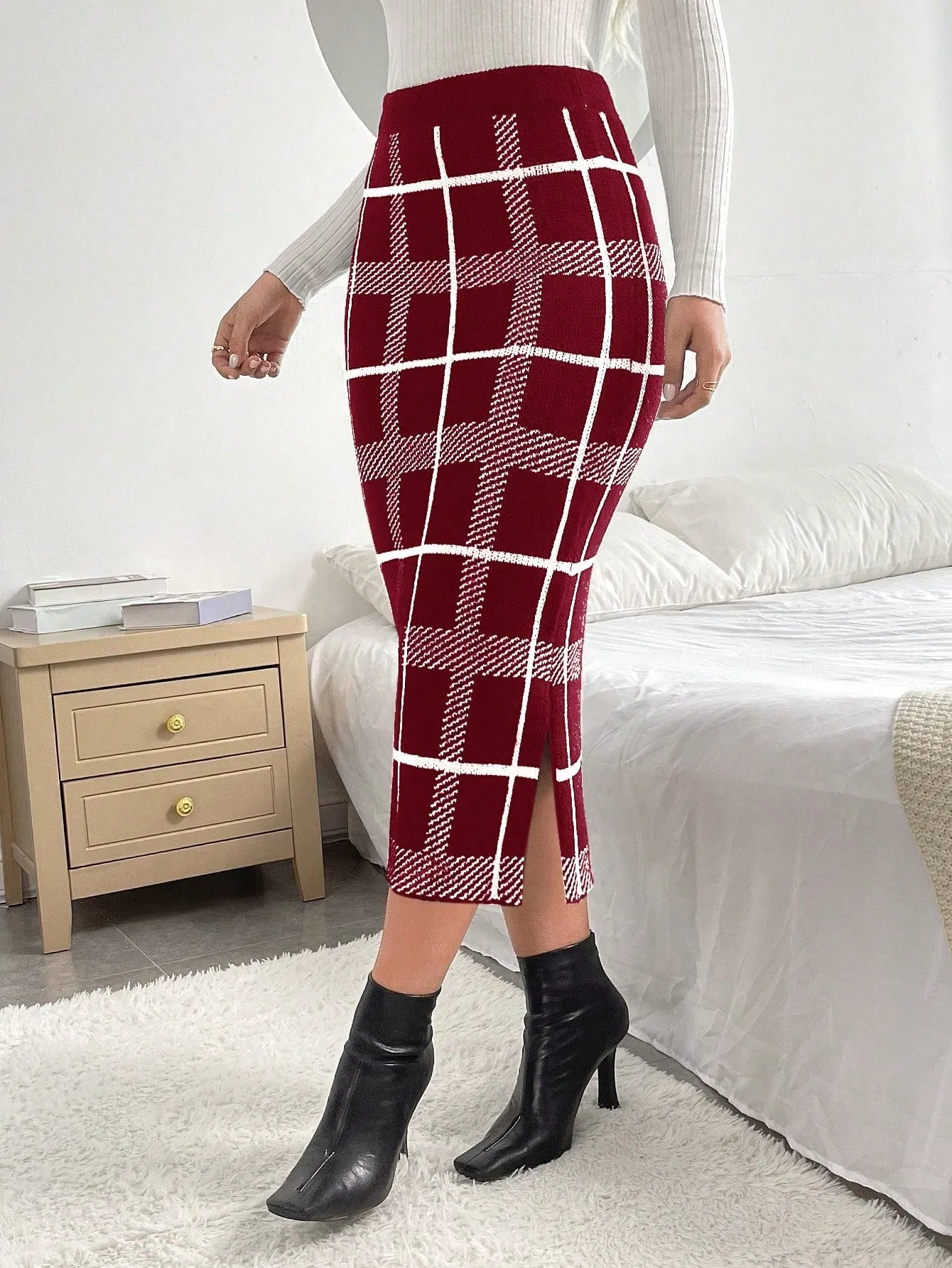 Essnce Plaid Pattern Split Hem Knit Skirt