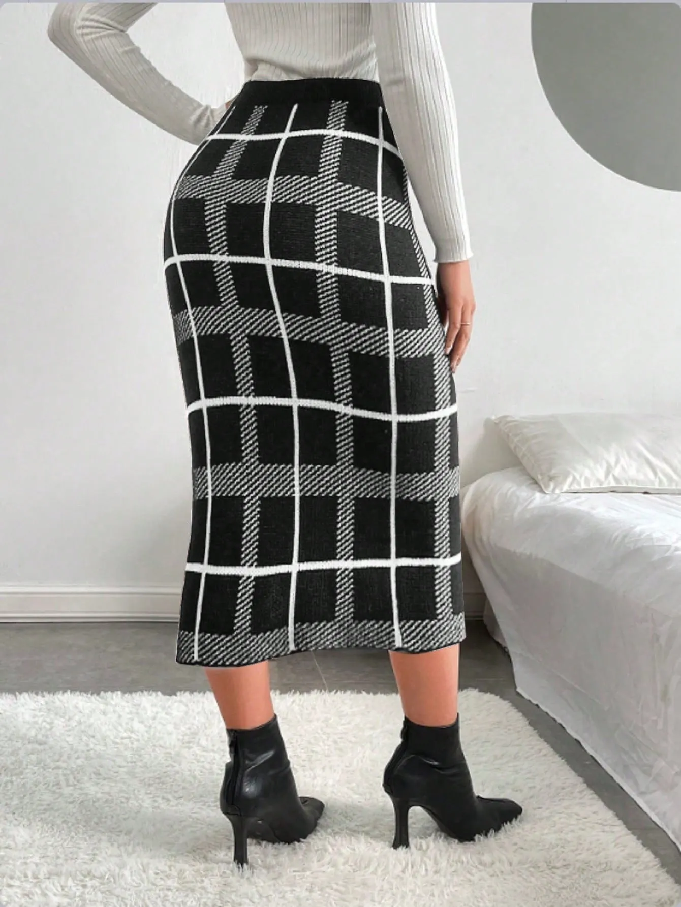 Essnce Plaid Pattern Split Hem Knit Skirt