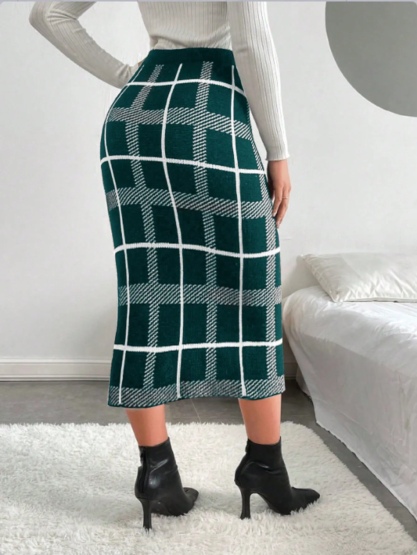 Essnce Plaid Pattern Split Hem Knit Skirt