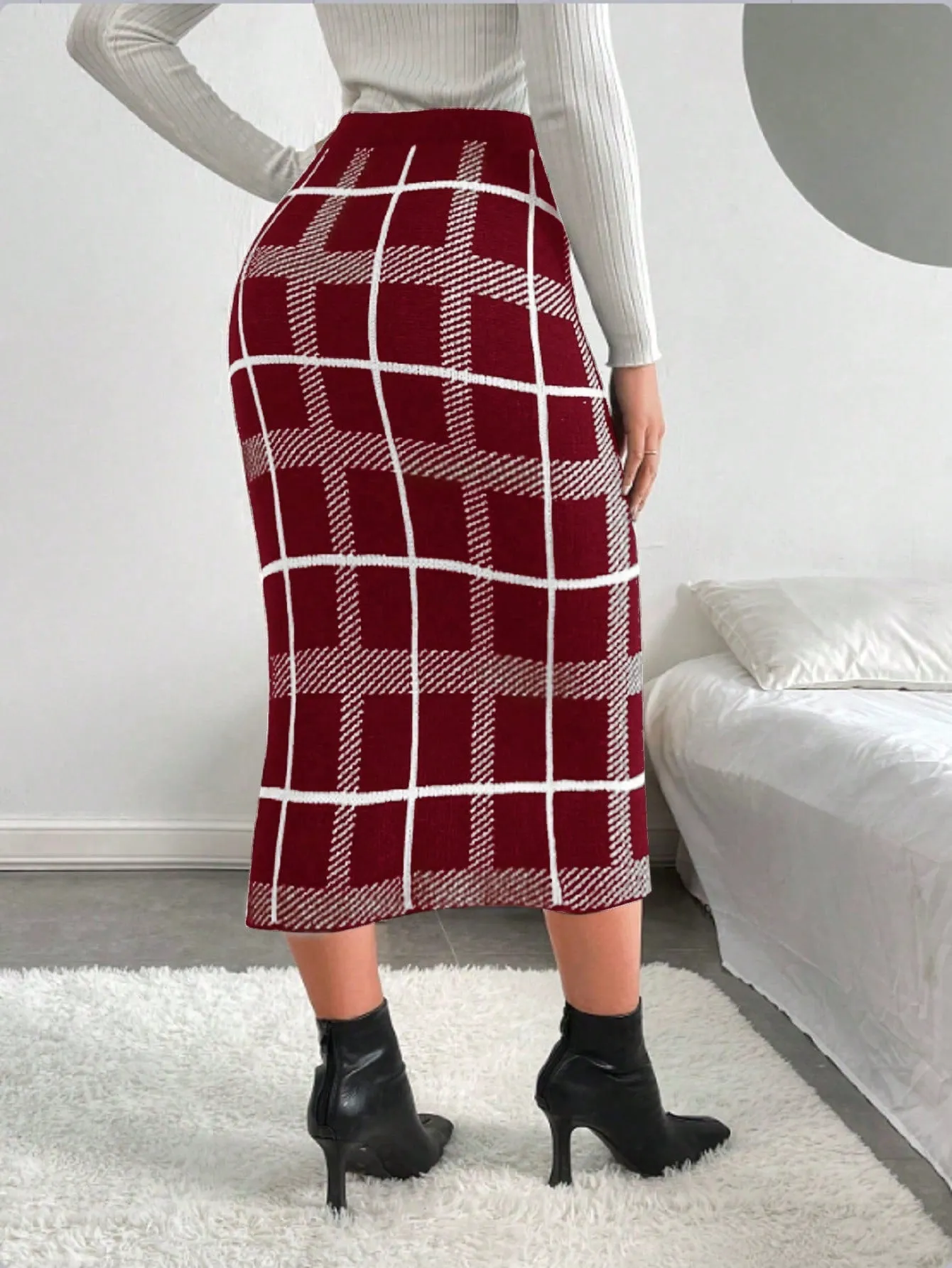 Essnce Plaid Pattern Split Hem Knit Skirt