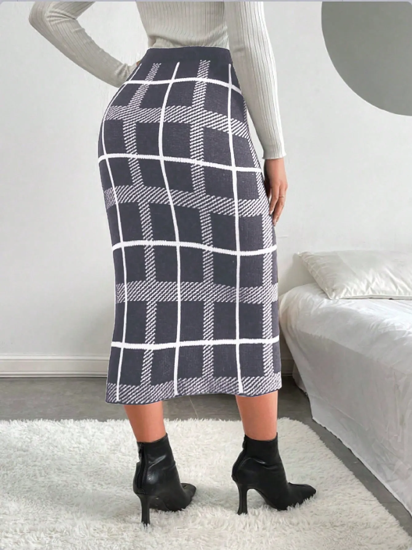 Essnce Plaid Pattern Split Hem Knit Skirt