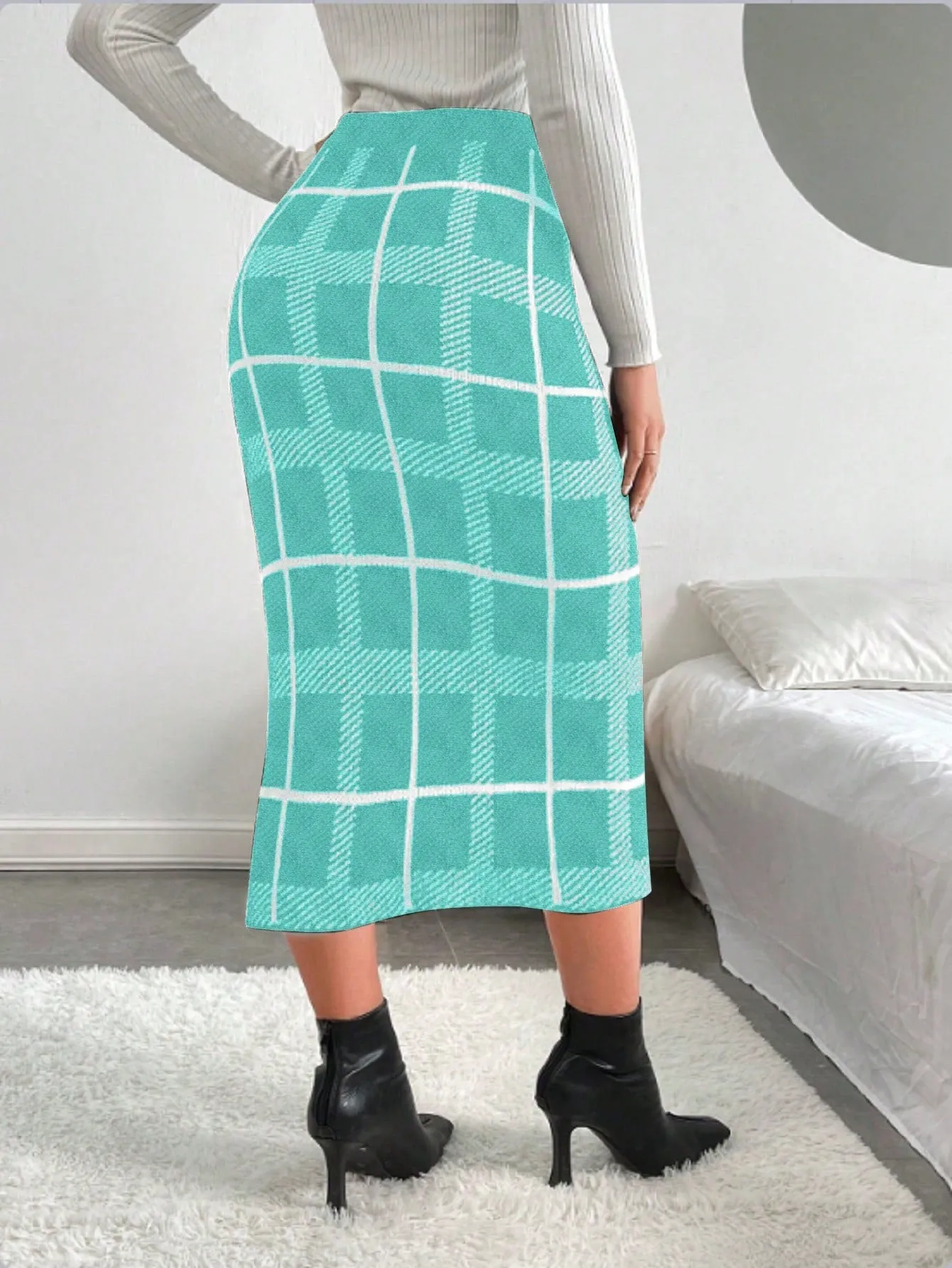 Essnce Plaid Pattern Split Hem Knit Skirt