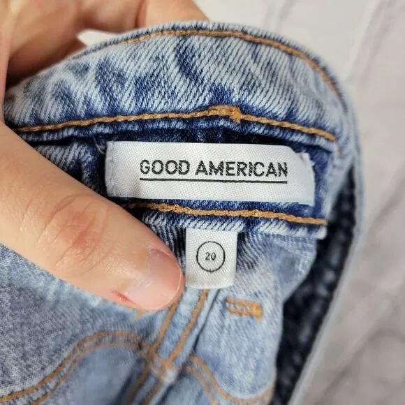 Good American plus good vintage double wb light wash denim jean shorts