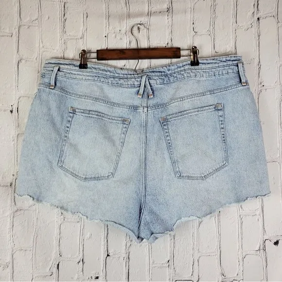Good American plus good vintage double wb light wash denim jean shorts