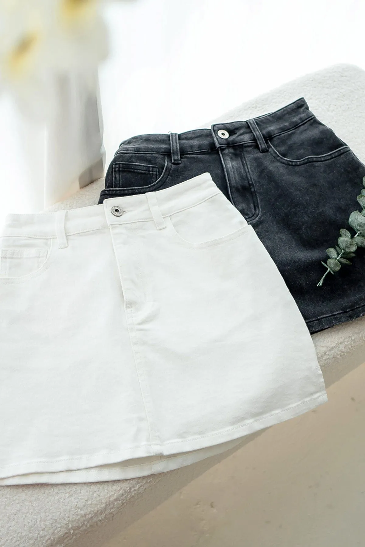 KYE DENIM SKIRT IN ACID STEEL