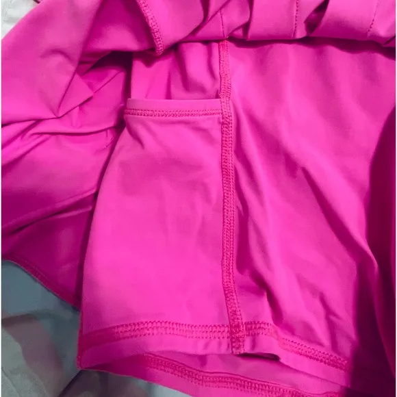 Lilly Pulitzer UPF 50  Luxletic® Pink pleated, striped hem Loren skorts size S