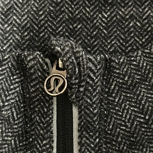 Lululemon Run:U Turn Herringbone Pullover Sweater, size 6