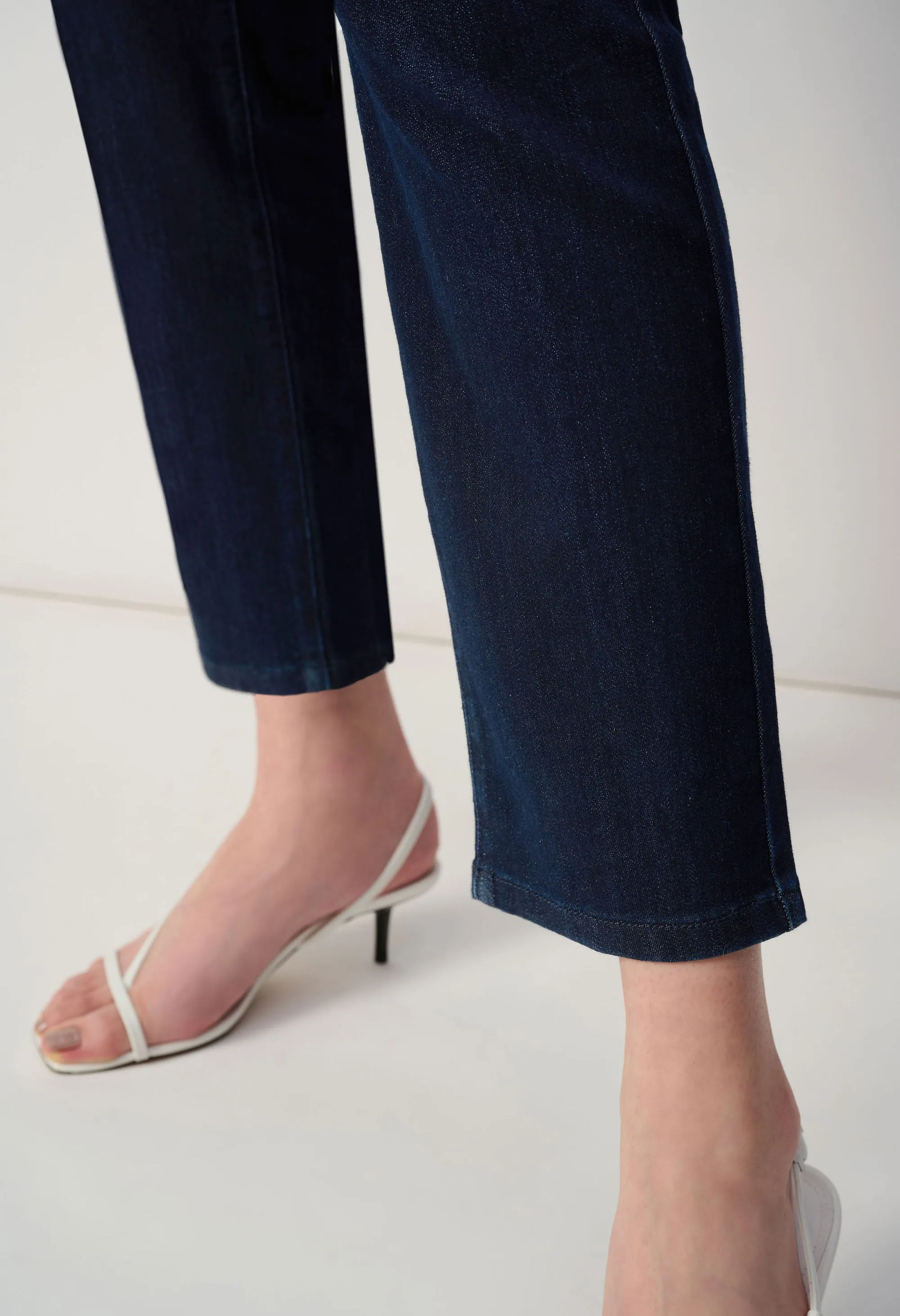 Mid-rise Casual Jeans Style