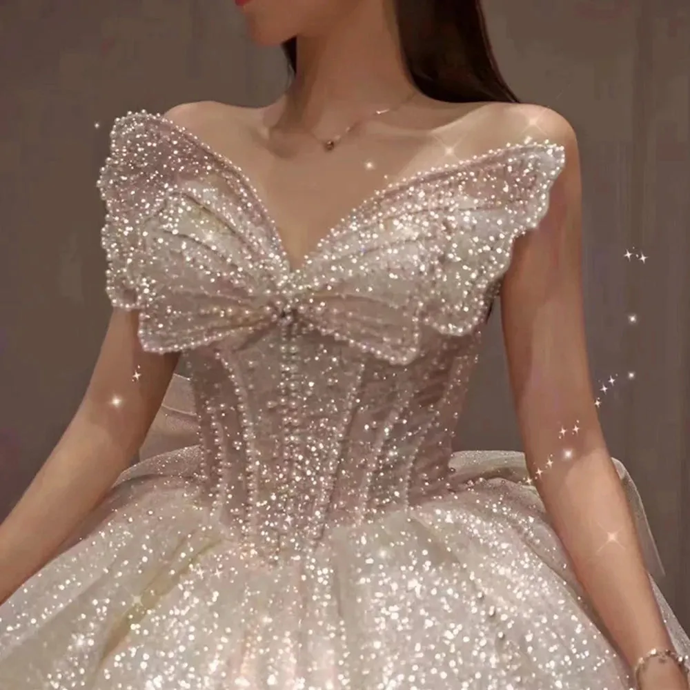 Neck Lace Up Back Super Shiny Ball Gown Wedding Dress With 150cm Chapel Train
