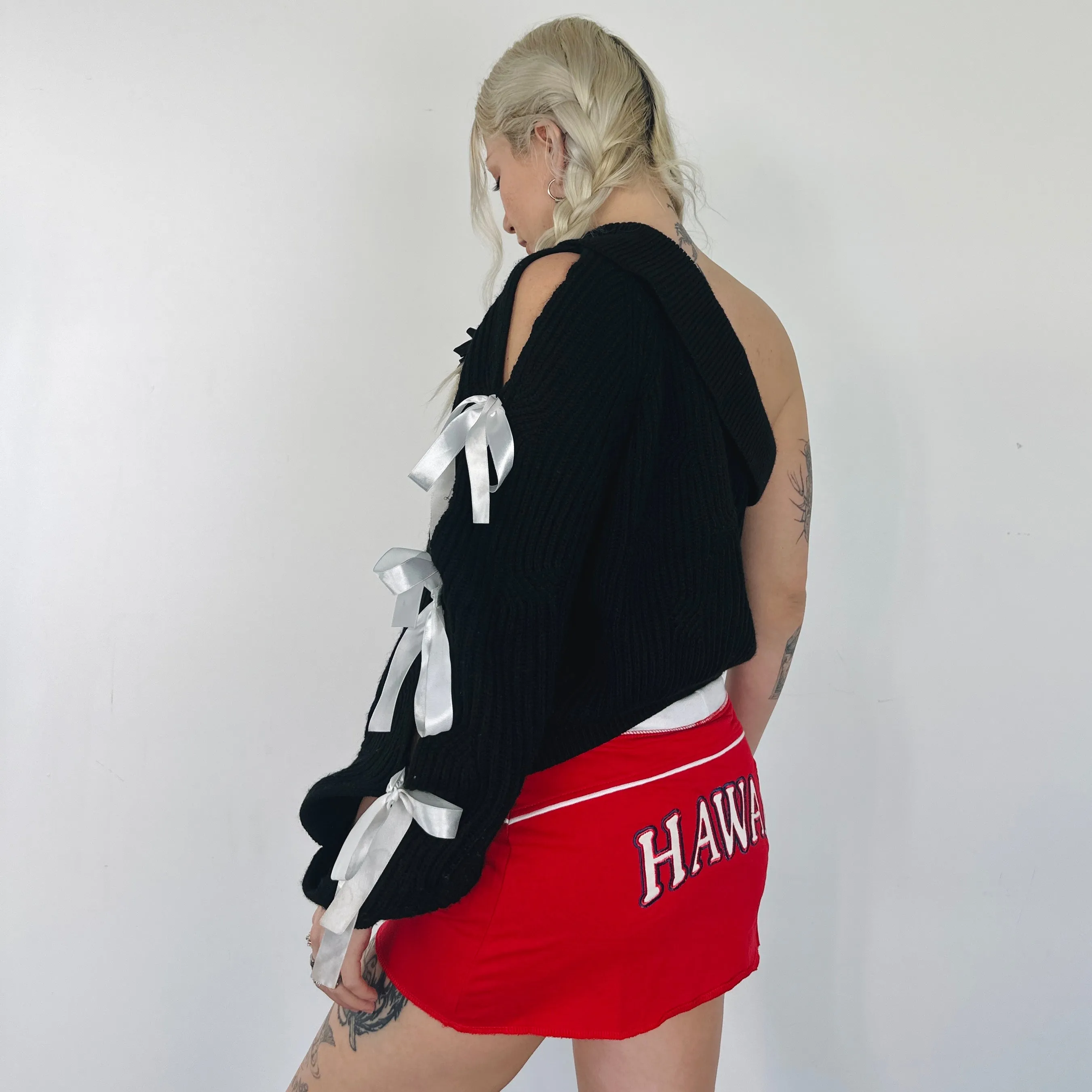 One Shoulder Ribbon Sweater (M)