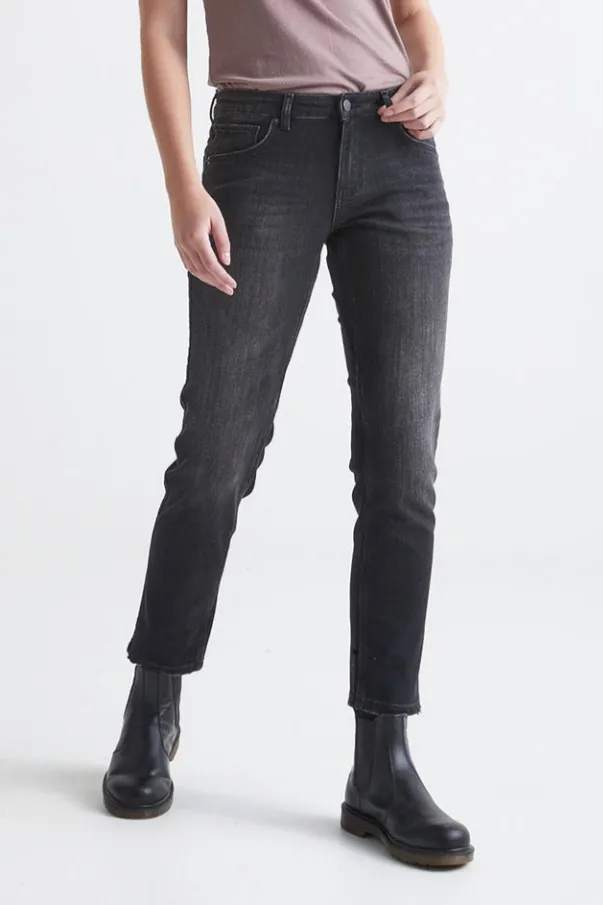 Performance Denim Girlfriend Jean