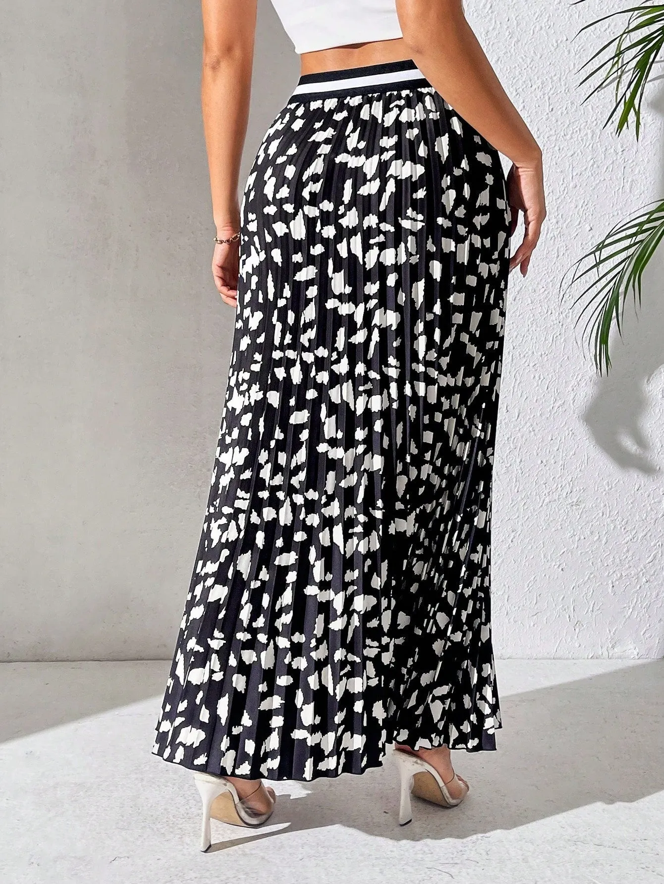 Privé Women's Printed Pleated Midi Skirt