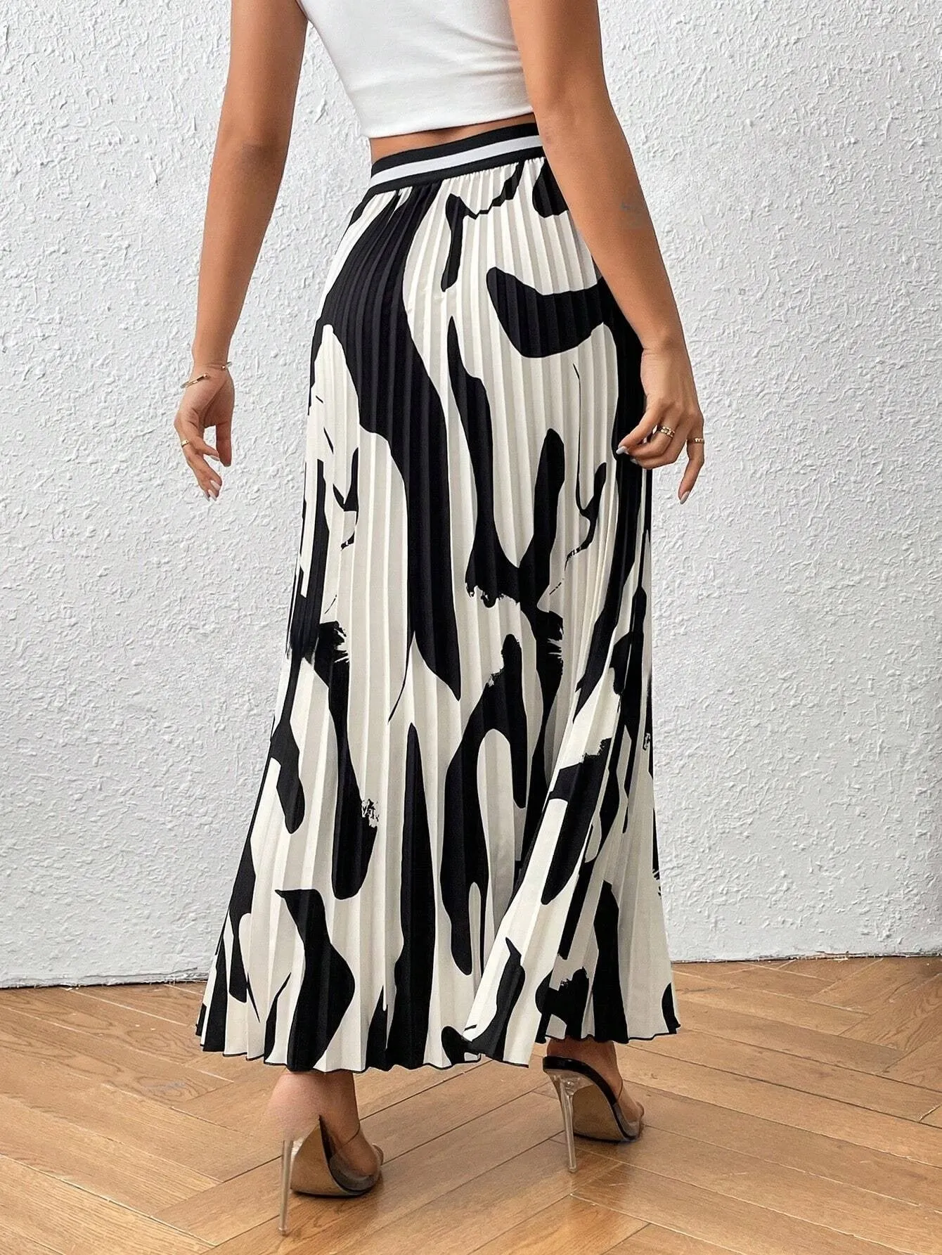 Privé Women's Printed Pleated Midi Skirt
