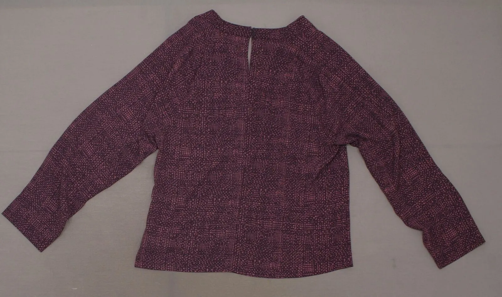 Prologue Women's Raglan Long Sleeve V-Neck Twist Front Blouse