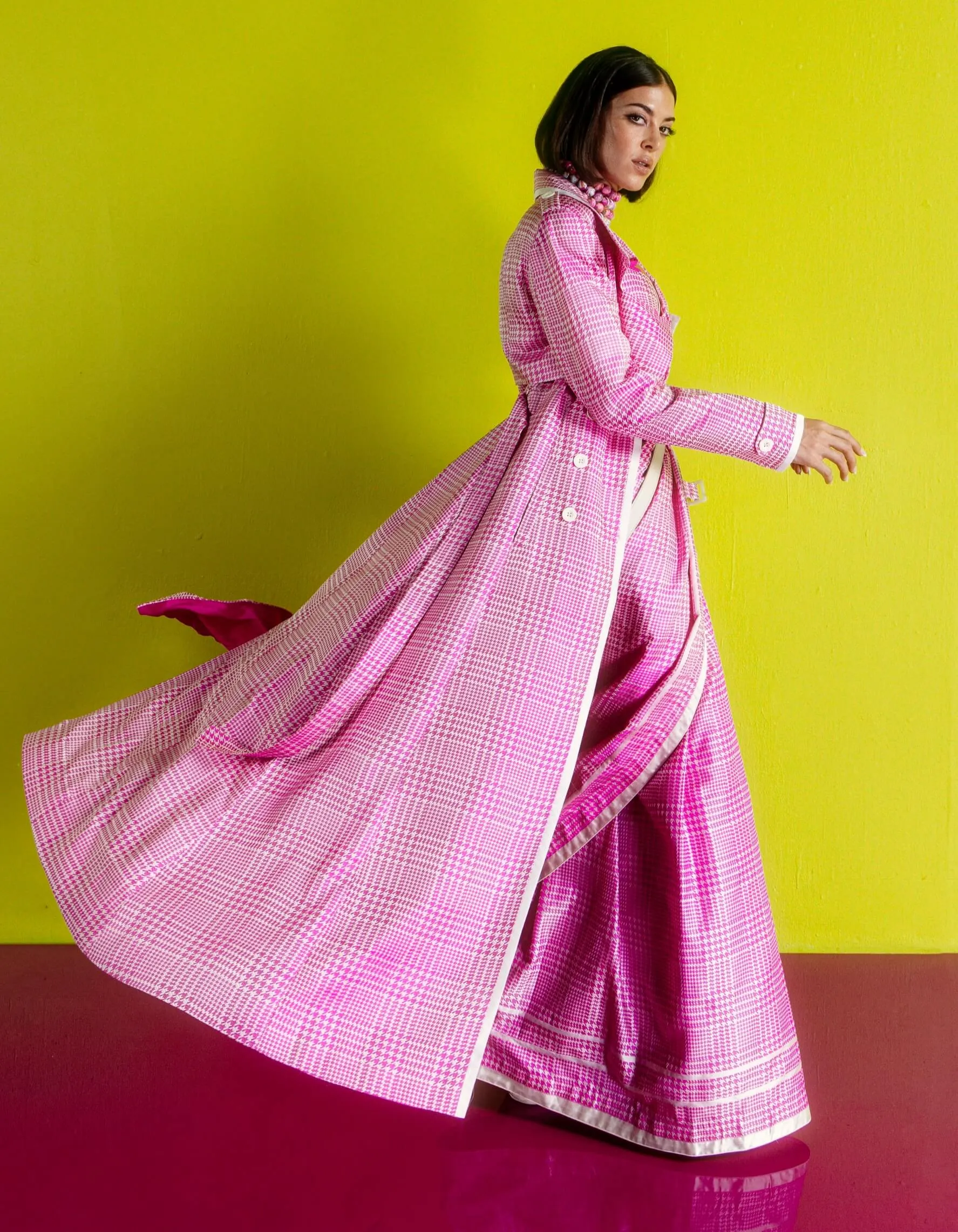 Rani pink and white cher sari with unstitched blouse piece