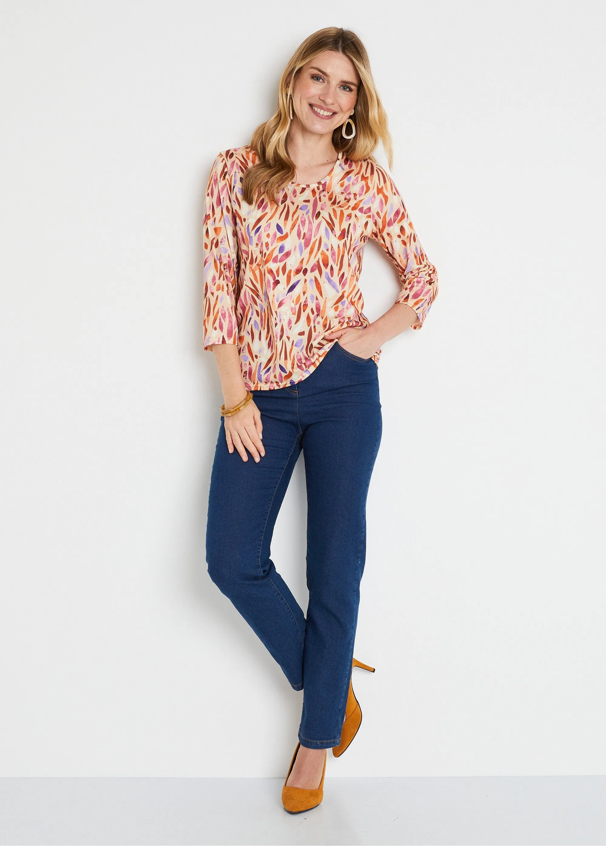 Short T-shirt with fancy print round neck