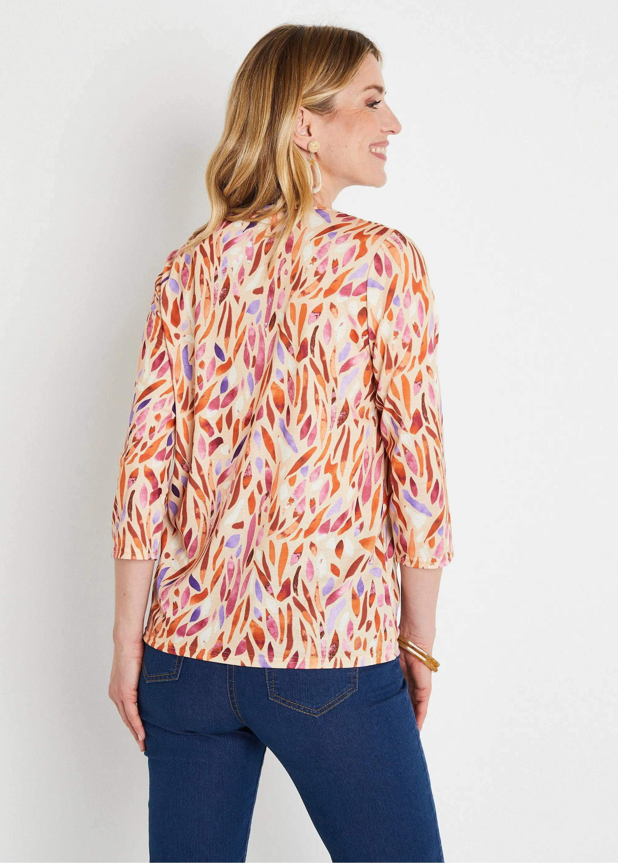 Short T-shirt with fancy print round neck