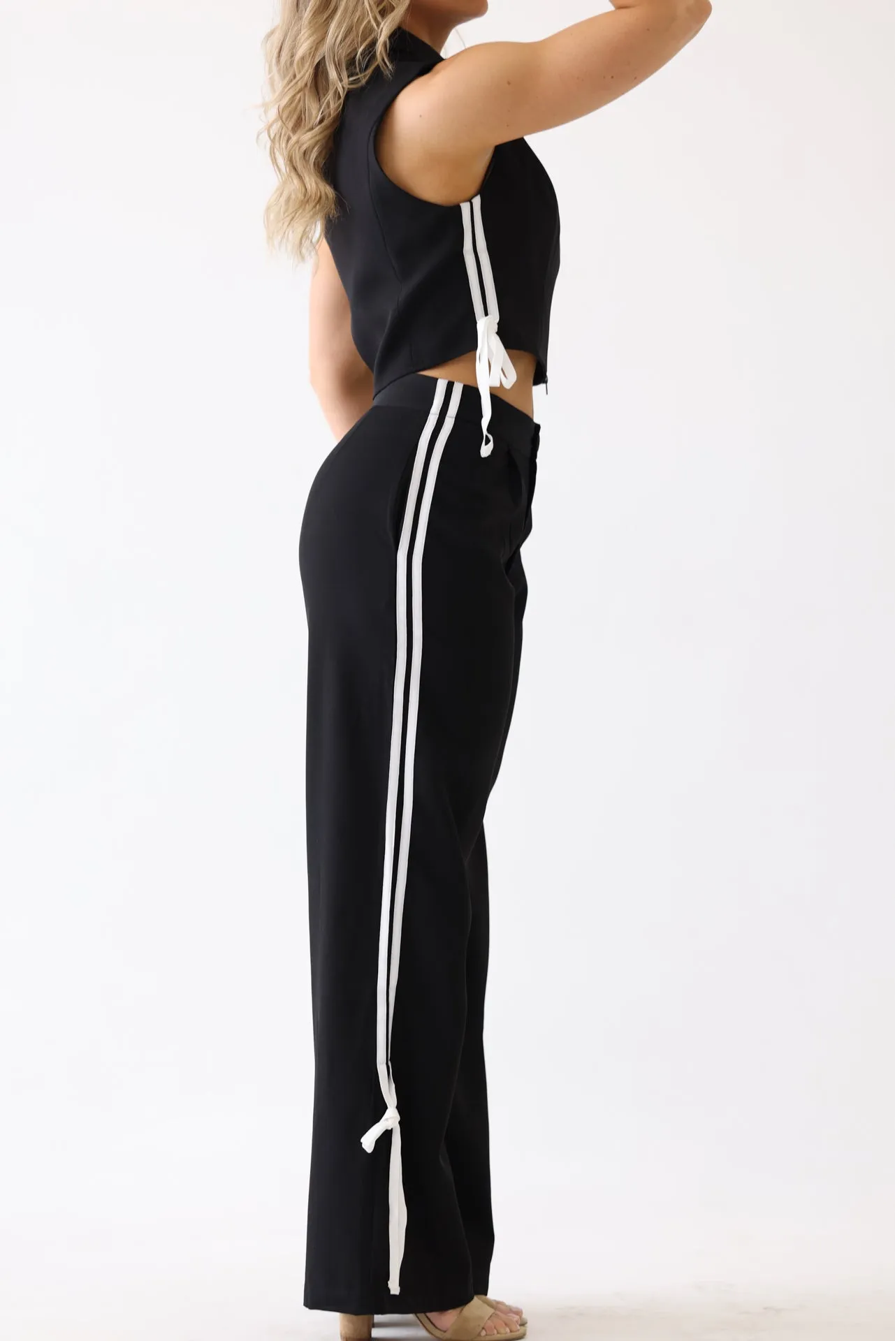Side Contrast with Tie Loose Fit Woven Pants