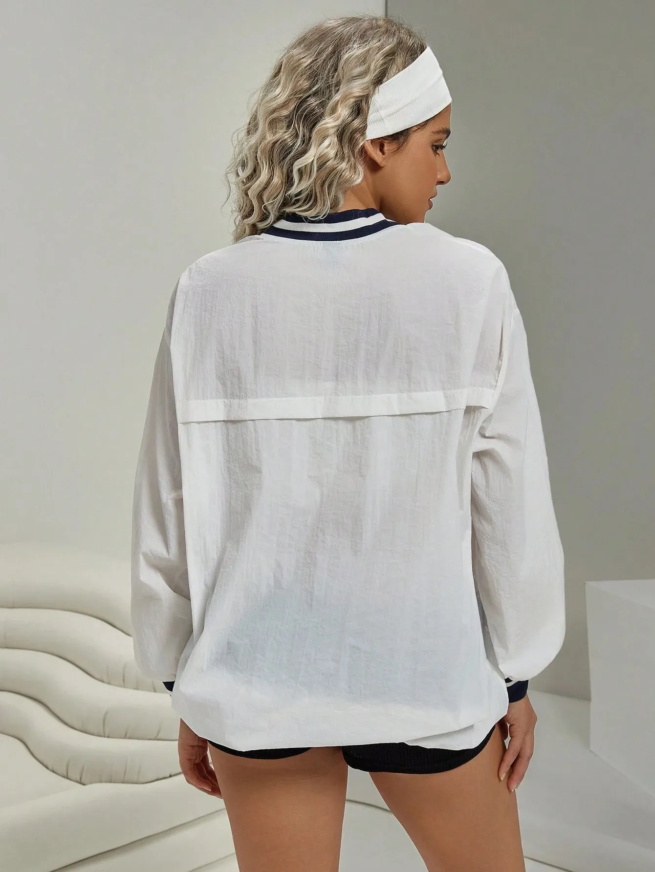 Stylish Striped Zip-Up Pullover Jacket – Casual & Chic Outerwear