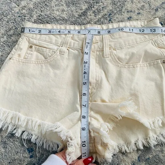 WeWoreWhat Boyfriend Jean Shorts Cut-Off Fringe High Rise Cream / Off-White 25