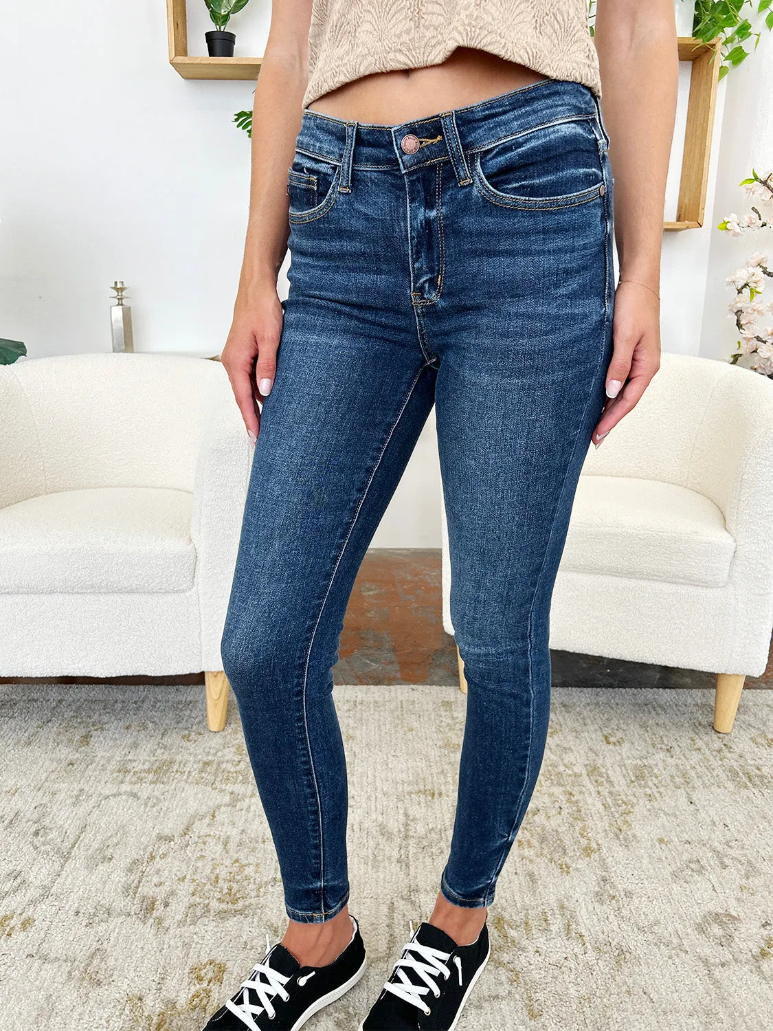 Women's Judy Blue Regular/Plus Size Classic Handsand Skinny Jeans