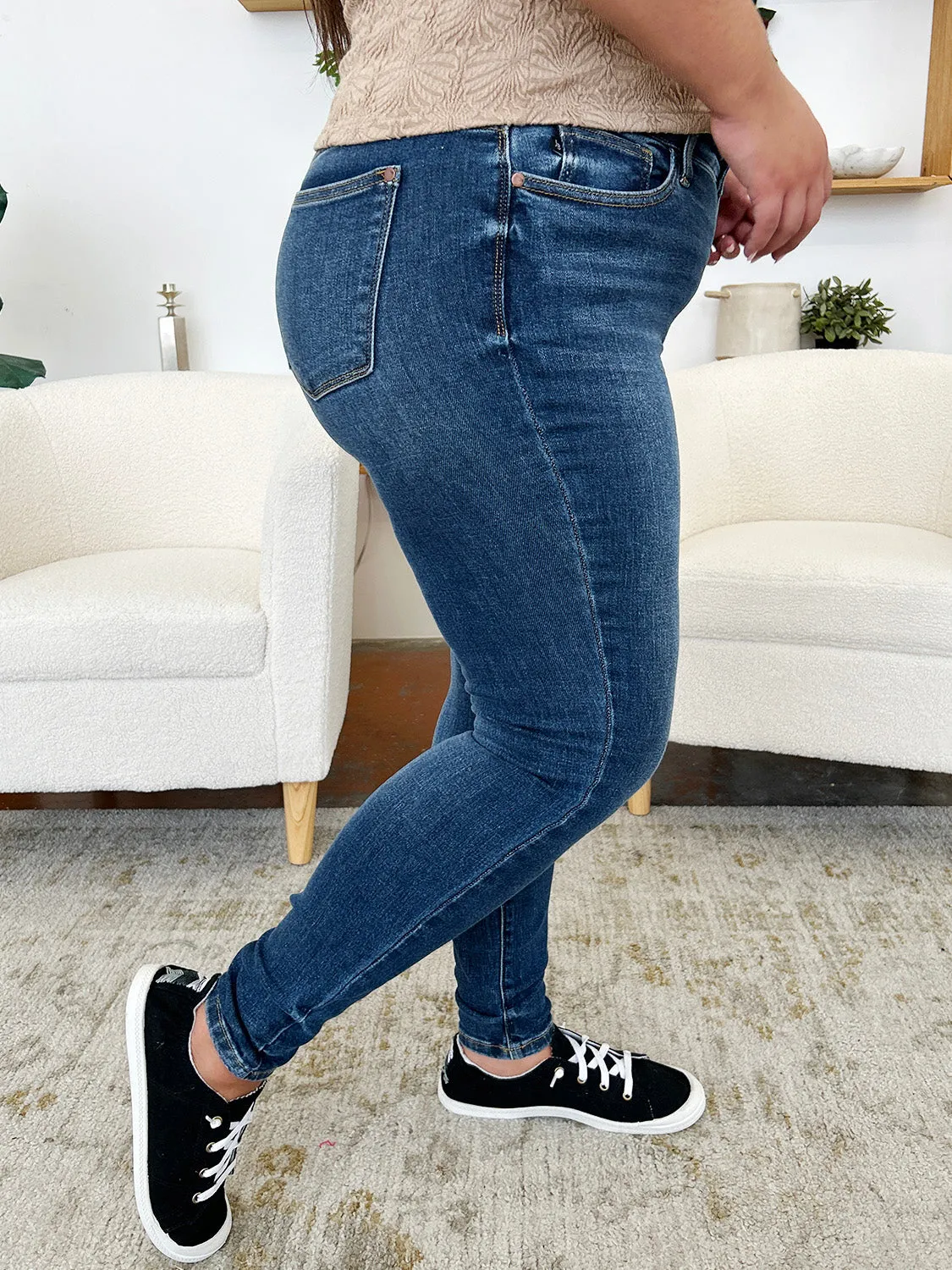 Women's Judy Blue Regular/Plus Size Classic Handsand Skinny Jeans